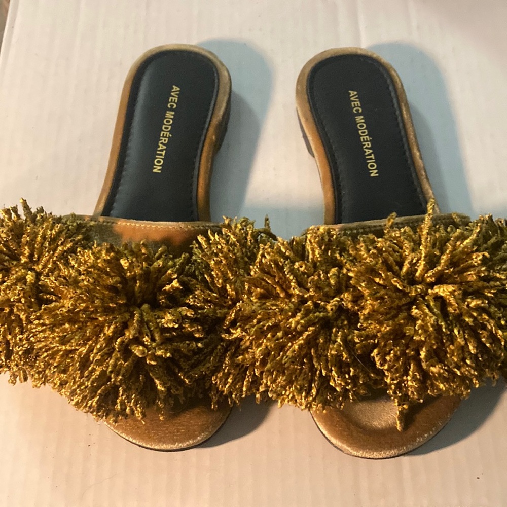Avec Moderation gold slip on sandals in size 36
